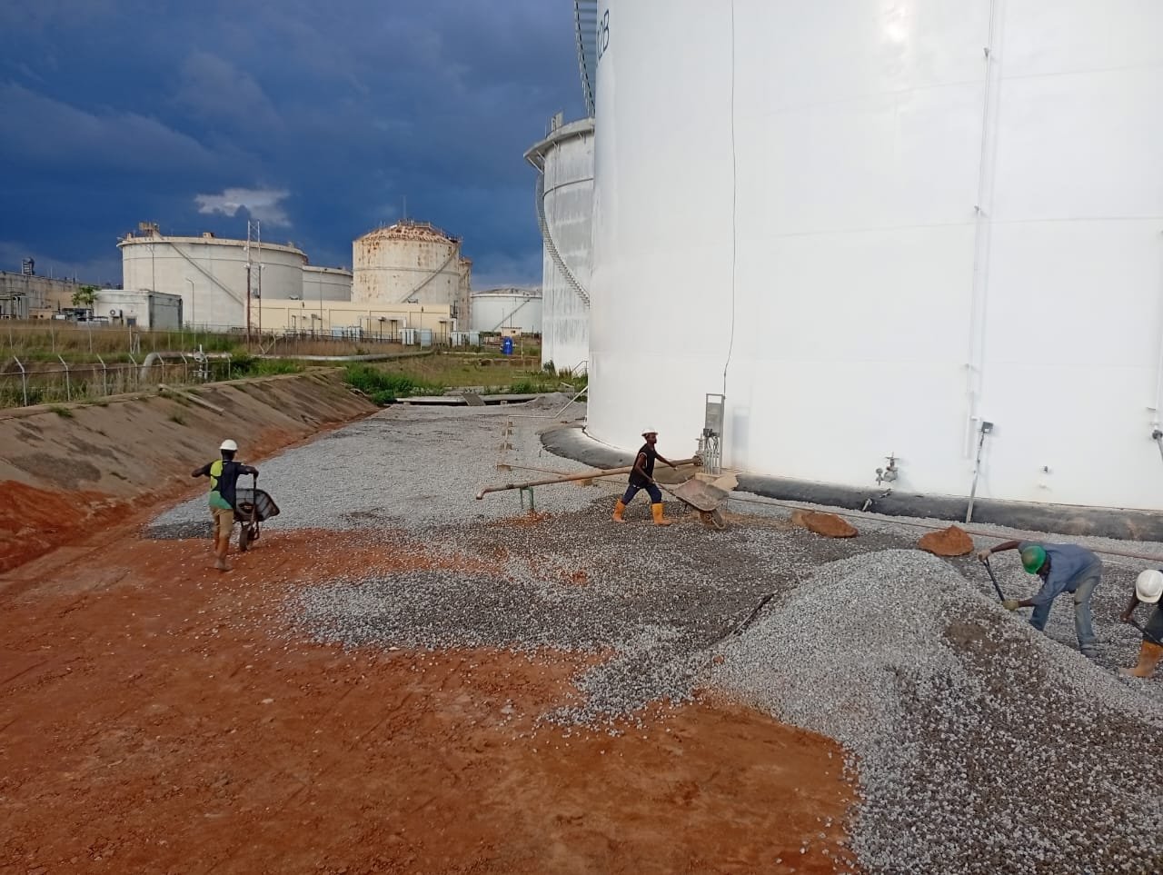 Storage tank bund wall civil works